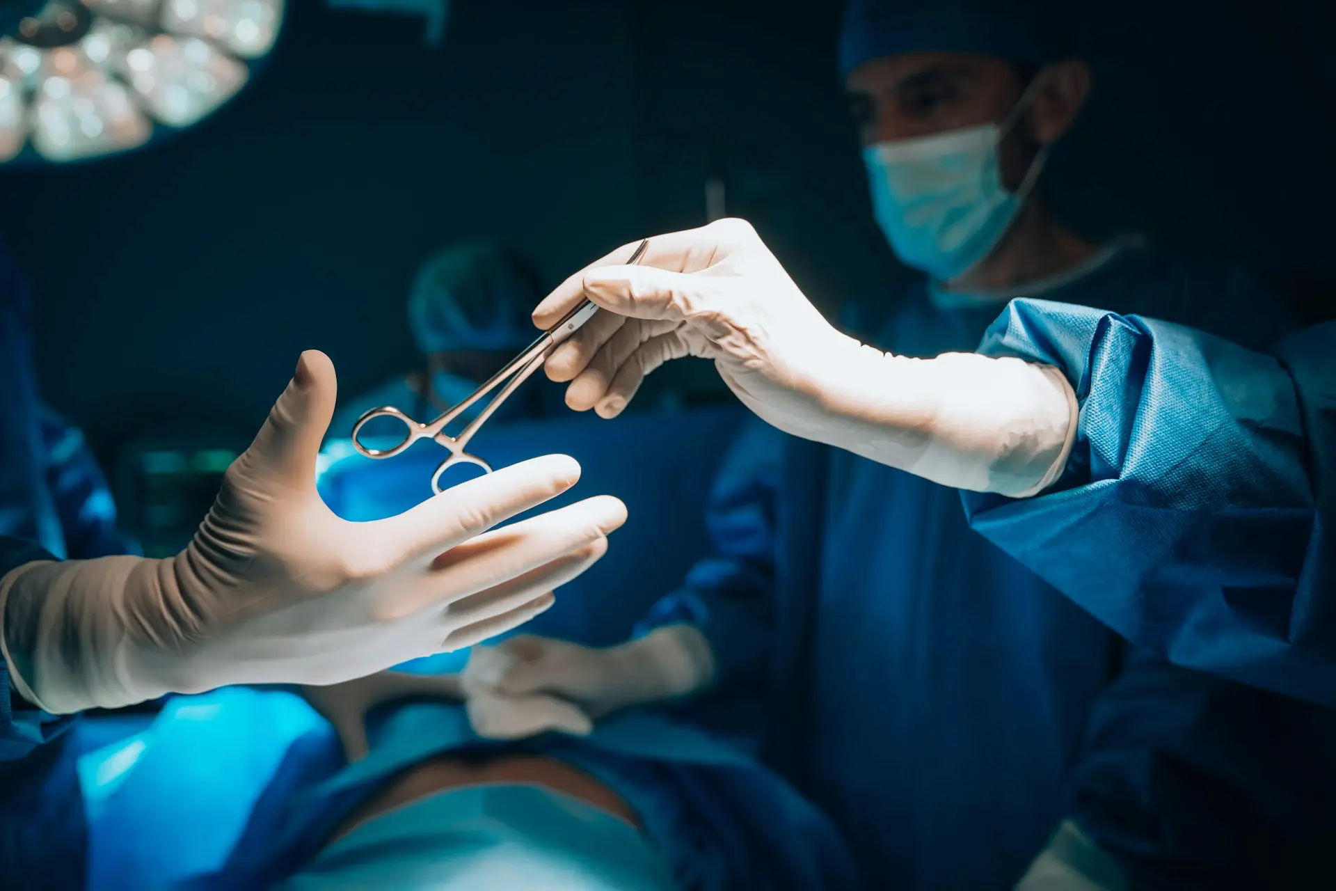 intervento di trapeziectomia alla mano per la rizoartrosi avanzata